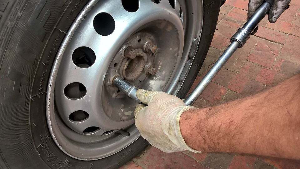 How to Change a Flat Tire in 6 Simple Steps